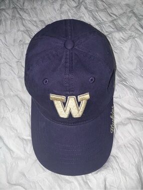 University of Washington Seattle Huskies Baseball Cap